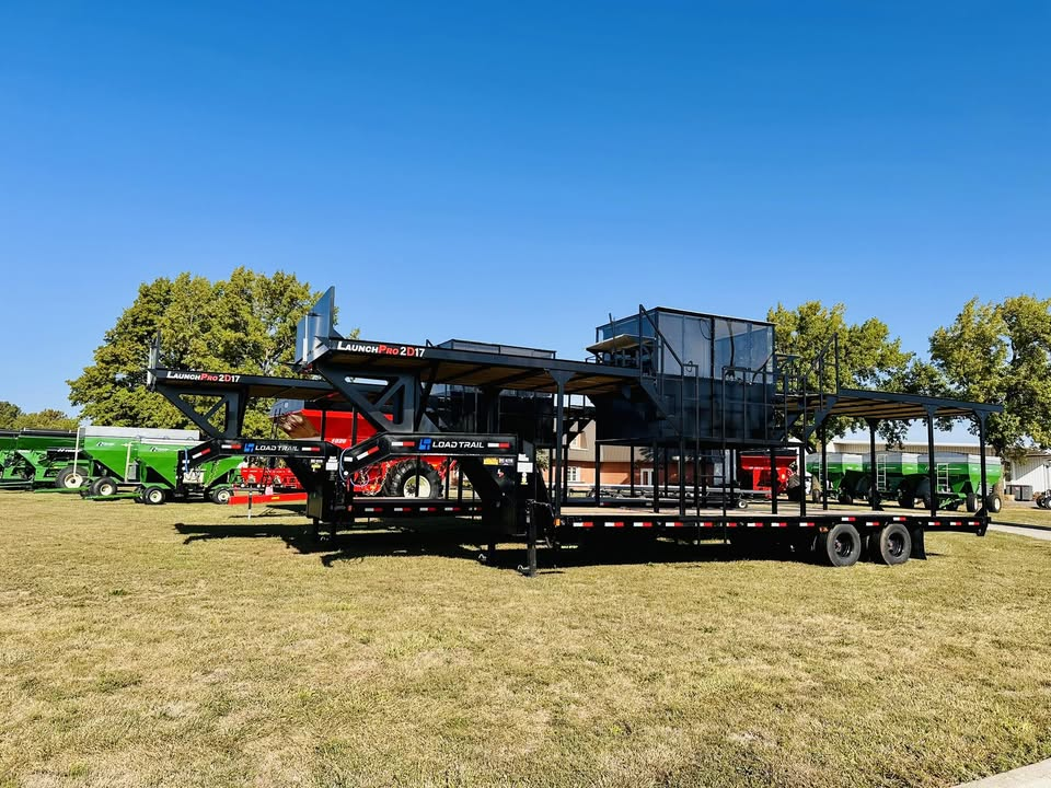 Oversize laminated deck on an ag operations trailer